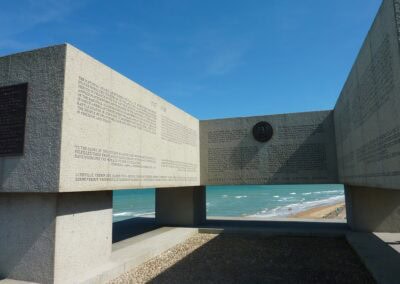 Normandy American National Guard monument overlooking Omaha Beach. L'Histoire du Débarquement et de la Bataille de Normandie.